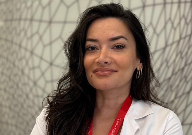 Her gün aynı saatte uyumak ve kalkmak, yeterli uyku almak, taze sebze-meyve tüketmek ve dengeli beslenmek ruh halinizi korur.