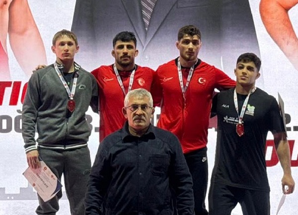 Büyükşehir sporcusu Abdülsamet Antalya’da podyuma çıktı