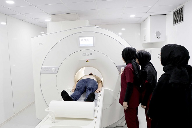 Akyazı Devlet Hastanesi’nde yapay zekâ destekli MR dönemi başladı