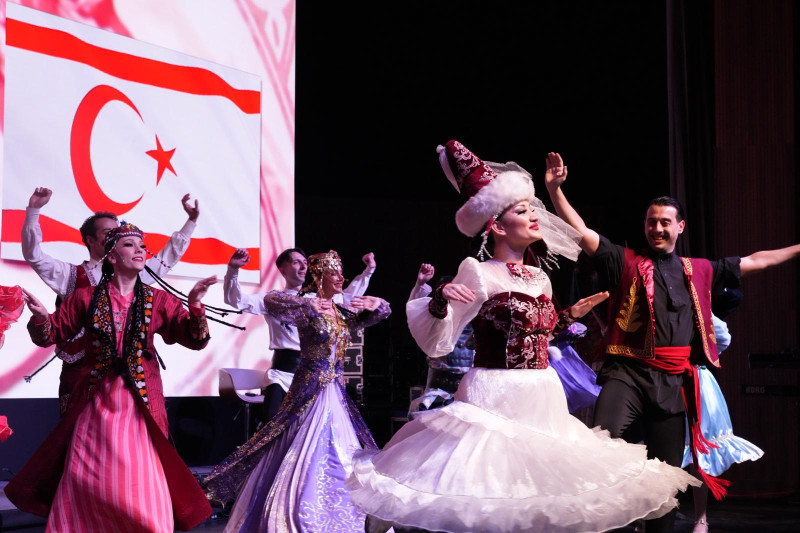Türk Dünyası Buluşmaları “Ortak Miras Tek Yürek” kültür etkinliği Kocaeli Kongre Merkezi’nde büyük bir katılımla gerçekleşti.