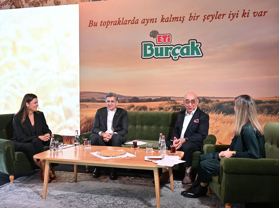 ETİ BURÇAK – ŞENER ŞEN İŞ BİRLİĞİ İLE   “BU TOPRAKLARDA AYNI KALMIŞ BİR ŞEYLER İYİ Kİ VAR” 