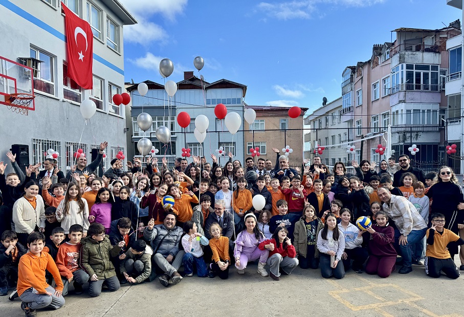 OYAK Çimento “Renkli Yakalar” ile Geleceği Güzelleştiriyor:  Ünye İnönü İlkokulu’na Anlamlı Destek