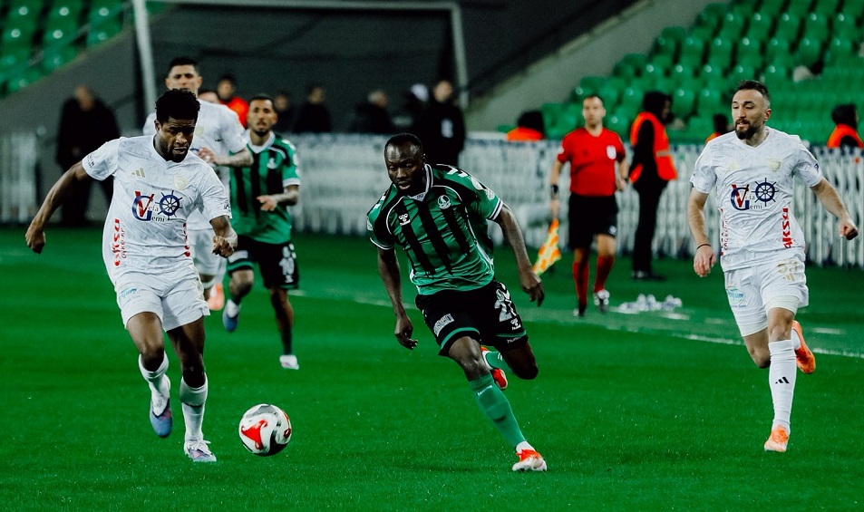 YİNE  HÜSRAN Kendi evinde Sakaryaspor Erzurumspor FK ‘a boyun eğdi