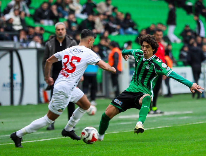 Vanspor’u ağırlayan Sakaryaspor, maçtan Fofana ve Ruan’ın golleriyle 2-1 galip ayrıldı