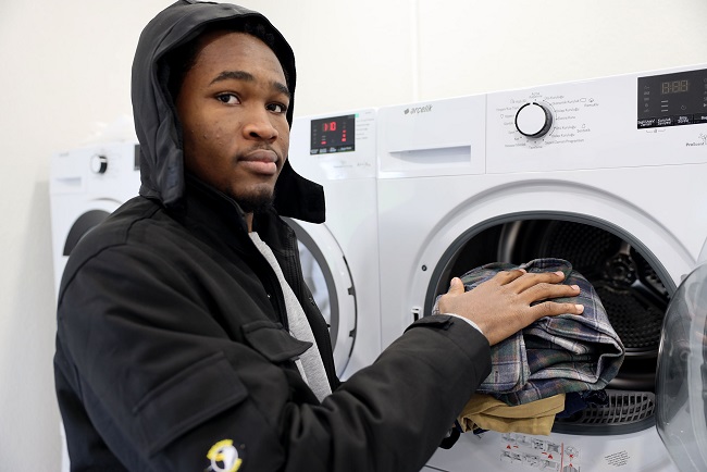 Sakarya’da üniversite öğrencisinin ‘çamaşır yıkama’ derdi bitti