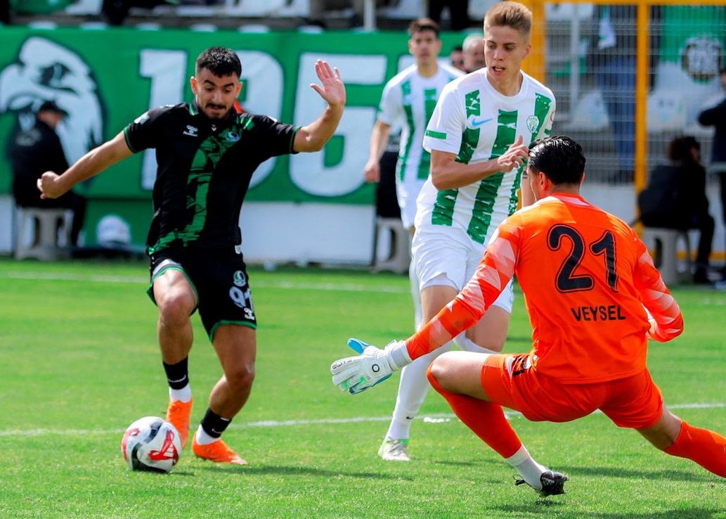 Altı puanlık maçta Sakaryaspor üzüldü ,Serikspor güldü