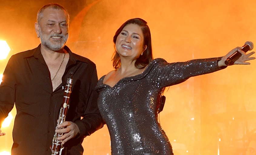 BAHARIN EN IŞILTILI GECESİ: SİBEL CAN CAHİDE PALAZZO SAHNESİNDE BÜYÜLEDİ