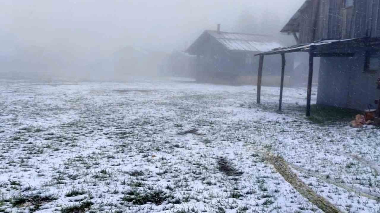 Bahar beklenirken kış geldi, yüksek kesimler beyaz örtüyle kaplandı