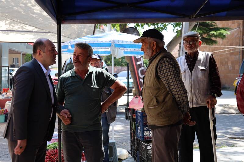 BAŞKAN SELÇUK YILDIZ PERŞEMBE HALK PAZARI’NI ZİYARET ETTİ