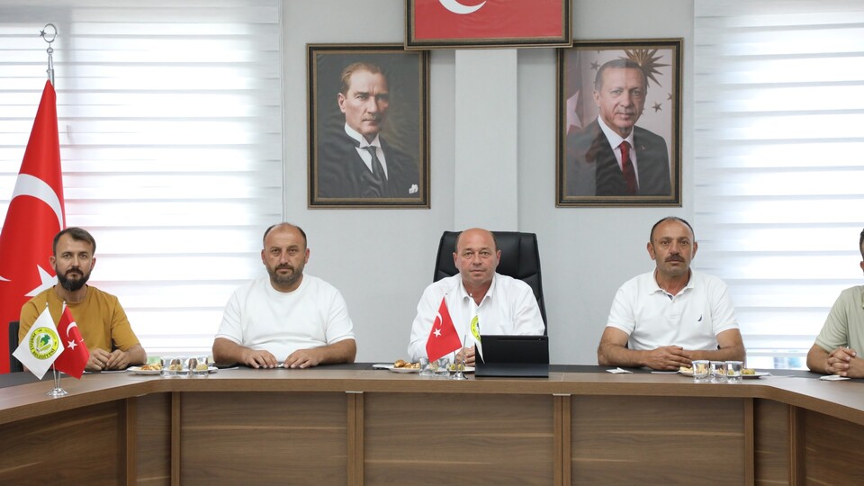 Başkan Ata, Siyasi Parti İlçe Başkanlarıyla Akom Toplantı Salonu’nda Buluştu