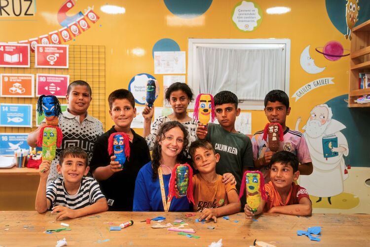 TEGV ve Ferrero Değerli Tarım   Dört Mevsim Eğitim Projesi kapsamında mevsimlik tarım işçisi ailelerin çocuklarını eğitimle buluşturuyor
