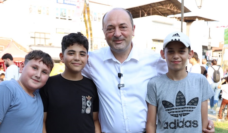 Geyve’de Medeniyetler Buluştu: Çocuk ve Halk Oyunları Şenliği Renkli Görüntülere Sahne Oldu