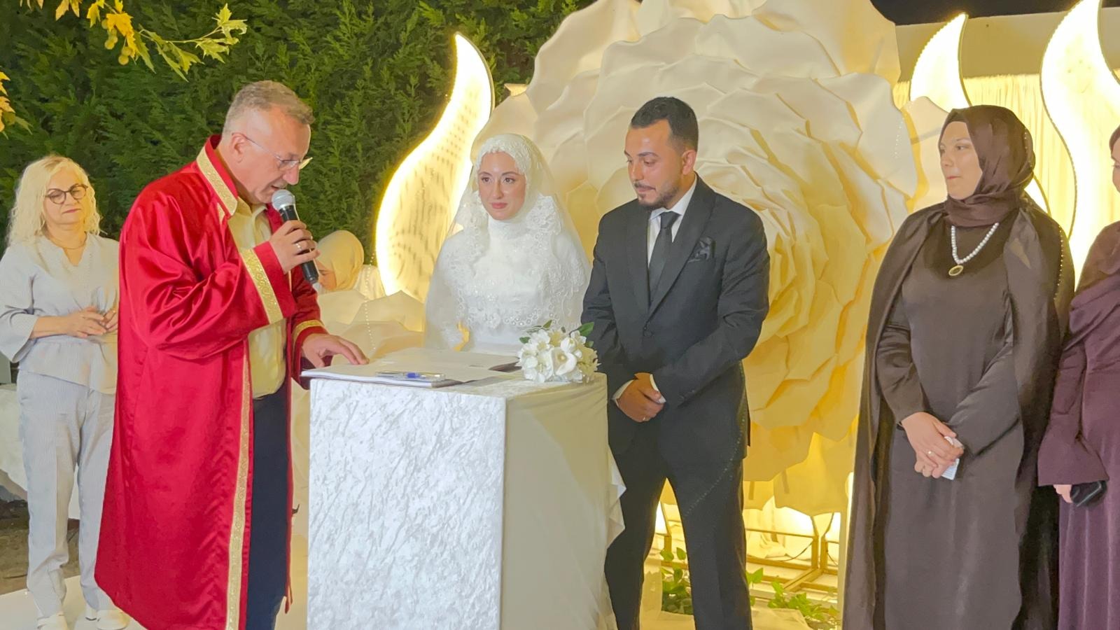 ŞEVVAL ile MUZAFFER ÇİFTİ DÜNYAEVİNE GİRDİ