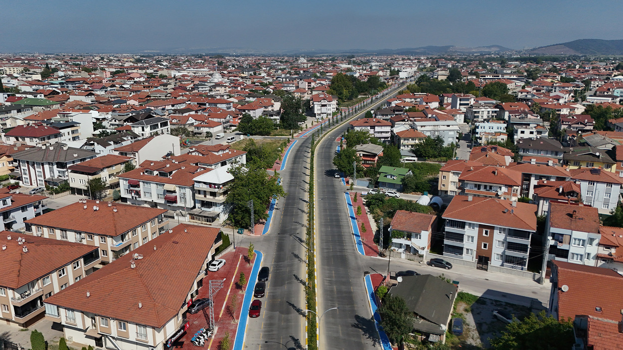 Büyükşehir’in yeni ulaşım aksı geceleri de şehre ışık katıyor