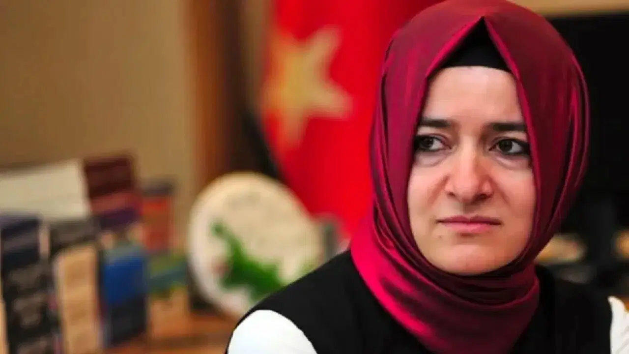 ‘Fonculuk’ iddialarıyla gündemdeydi…  Fatma Betül Sayan Kaya istifa etti