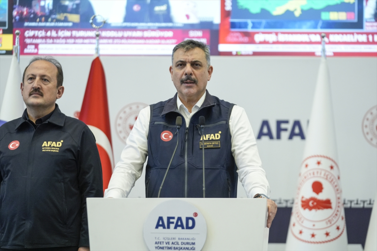 İçişleri Bakanı Mustafa Çiftçi,İstanbul ve çevre illerde etkili olan şiddetli yağışa ilişkin basın açıklaması yaptı.