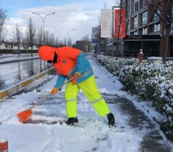Serdivan’da Kar Mesaisi: Ekipler 7/24 Teyakkuzda