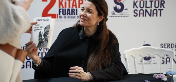 Şermin Yaşar’a Yoğun İlgi: Uzun İmza Kuyrukları Oluştu