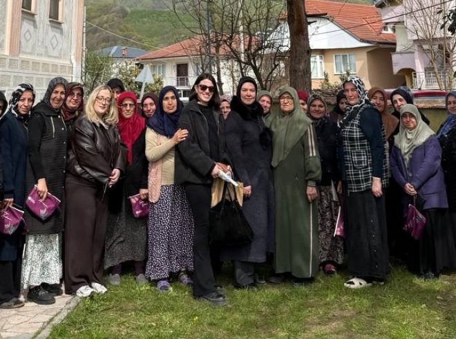 Büyükşehir’in “Kadın Kadına” projesi Akyazı’da devam etti