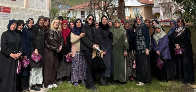 Büyükşehir’in “Kadın Kadına” projesi Akyazı’da devam etti