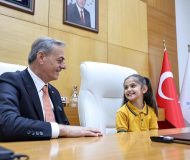 Yusuf Alemdar başkanlığı Elisa’ya devretti: “Hayal kurmaktan asla vazgeçmeyin”