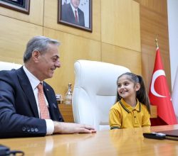 Yusuf Alemdar başkanlığı Elisa’ya devretti: “Hayal kurmaktan asla vazgeçmeyin”