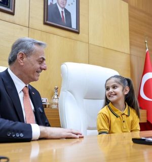 Yusuf Alemdar başkanlığı Elisa’ya devretti: “Hayal kurmaktan asla vazgeçmeyin”