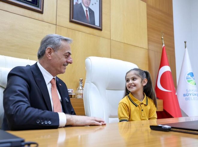 Yusuf Alemdar başkanlığı Elisa’ya devretti: “Hayal kurmaktan asla vazgeçmeyin”