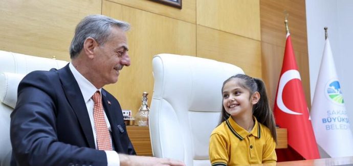 Yusuf Alemdar başkanlığı Elisa’ya devretti: “Hayal kurmaktan asla vazgeçmeyin”