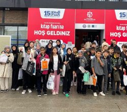 İmam Hatipli Gençler Kocaeli Kitap Fuarında