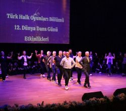 Sakarya Üniversitesinde, 12. Dünya Dans Günü etkinlikleri gerçekleştirildi.