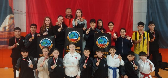 Serdivanlı Karatecilerden Büyük Başarı: 25 Madalya ile Zirveye Damga Vurdular