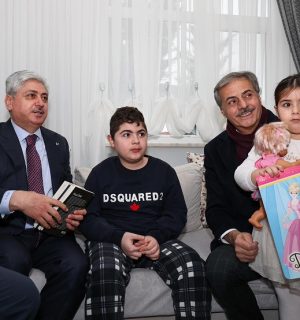 Vali Doğan ve Başkan Alemdar’dan anlamlı ziyaret: “Harun’un nefesine hep birlikte umut olalım”