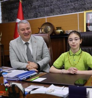 Serdivan Belediyesinde 23 Nisan Gururu: Başkanlık Makamı Çocuklara Emanet