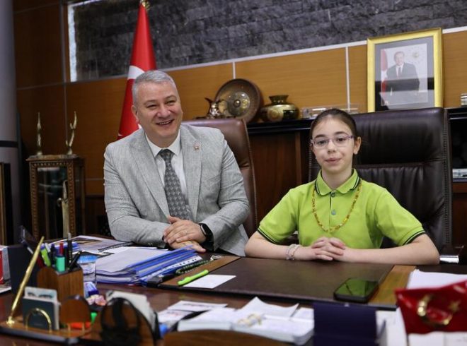 Serdivan Belediyesinde 23 Nisan Gururu: Başkanlık Makamı Çocuklara Emanet