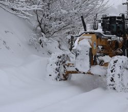 Büyükşehir’den kar raporu 36 noktada kar küreme çalışmaları sürüyor