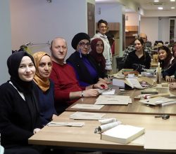 Kitaplar usta ellerde zarif birer elbise giyiyor: “Bu sanat ruha dokunuyor”