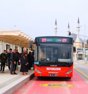 Metrobüs ücretli sistemin ilk gününde de ‘en çok tercih edilen’ oldu