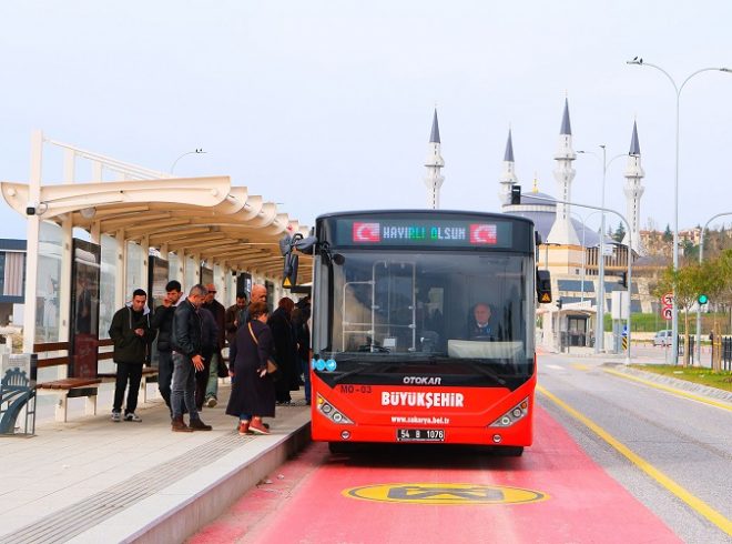Metrobüs ücretli sistemin ilk gününde de ‘en çok tercih edilen’ oldu