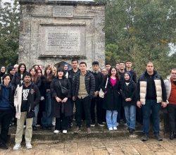 Sakarya Uygulamalı Bilimler Üniversitesi Turizm Fakültesi öğrencileri Alifuatpaşa köprüsü veya İkinci Beyazıt Köprüsünü ziyaret ettiler