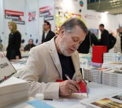 Serdivan Kitap Fuarı’nda Ünlü İsimlere Büyük İlgi