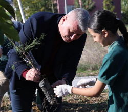 Serdivan’da Milli Ağaçlandırma Günü İçin Fidanlar Toprakla Buluştu