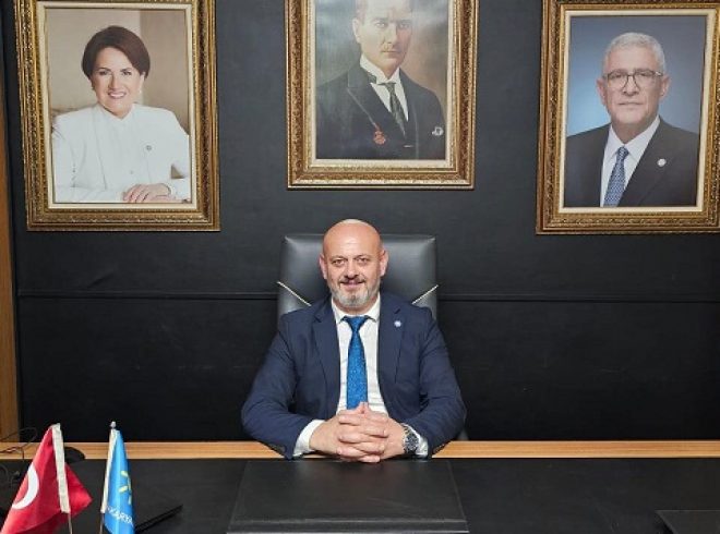 Başkan Sarıoğlu’ndan bayrak tepkisi: Tüm Sakarya’yı bayrak asmaya davet etti