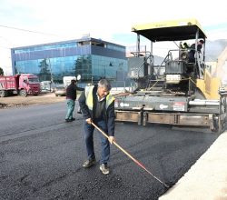 ERENLER’DE KOZLUK CADDE ASFALT İLE YENİLENİYOR