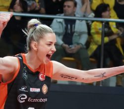 Eczacıbaşı Dynavit, derbide VakıfBank’ı 3-1’le geçti