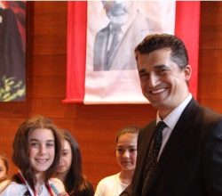 EĞİTİM SİSTEMİMİZ AİLEYİ KORUMUYOR!