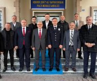 Yeniden Refah Partisi Hendek İlçe Başkanı Hüdaverdi BAHADIR İlçe Emniyet Müdürüğünü ziyaret ederek Polis Haftası’nı kutladı
