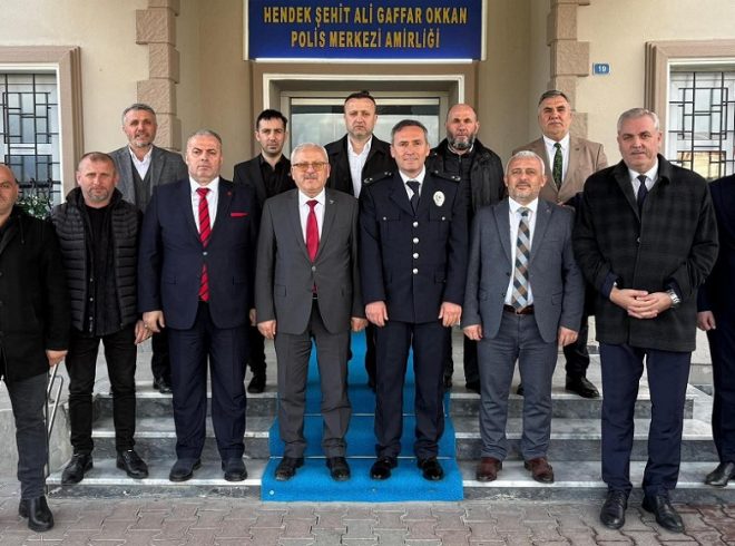 Yeniden Refah Partisi Hendek İlçe Başkanı Hüdaverdi BAHADIR İlçe Emniyet Müdürüğünü ziyaret ederek Polis Haftası’nı kutladı