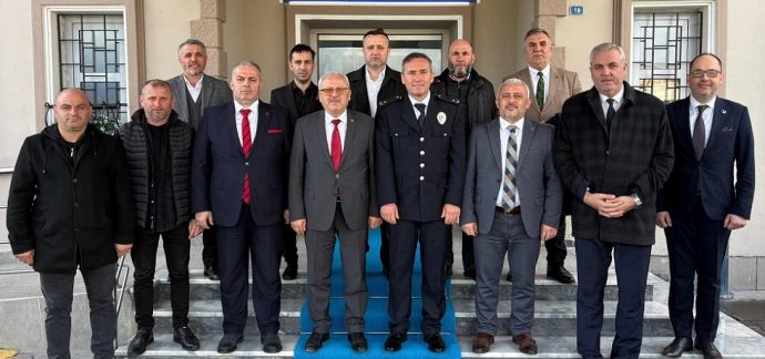 Yeniden Refah Partisi Hendek İlçe Başkanı Hüdaverdi BAHADIR İlçe Emniyet Müdürüğünü ziyaret ederek Polis Haftası’nı kutladı
