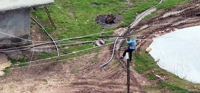 Dronu Görünce Kaçak Hatları İptal Etti